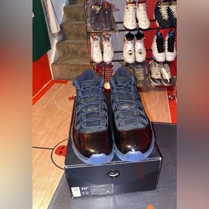 *Never Worn* Nike Air Jordan 11 Cap and Gown